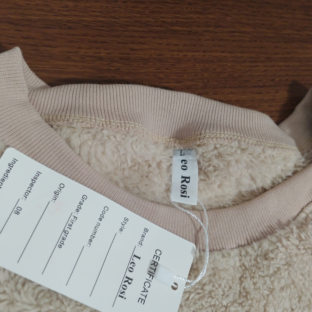 NWT Woman's Leo Rosi Fitted Sherpa Sweatshirt - Picture 5 of 5